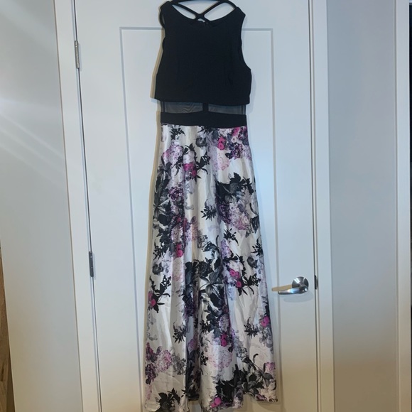 Betsy & Adam Floral Dress with pockets Size 6 (Hemmed for 5’3”) - Picture 2 of 4